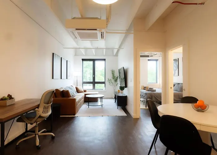 Above The Roots - Classy 1bd Escape * Washington
