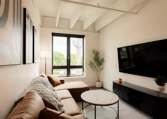 Above The Roots - Classy 1bd Escape Apartment