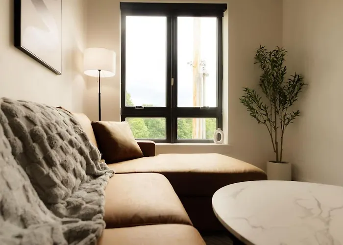 Above The Roots - Classy 1bd Escape Apartment *