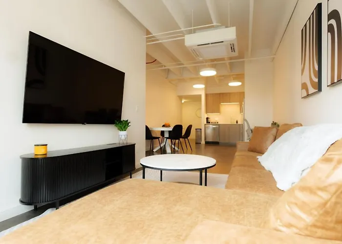 Above The Roots - Classy 1bd Escape Apartment *