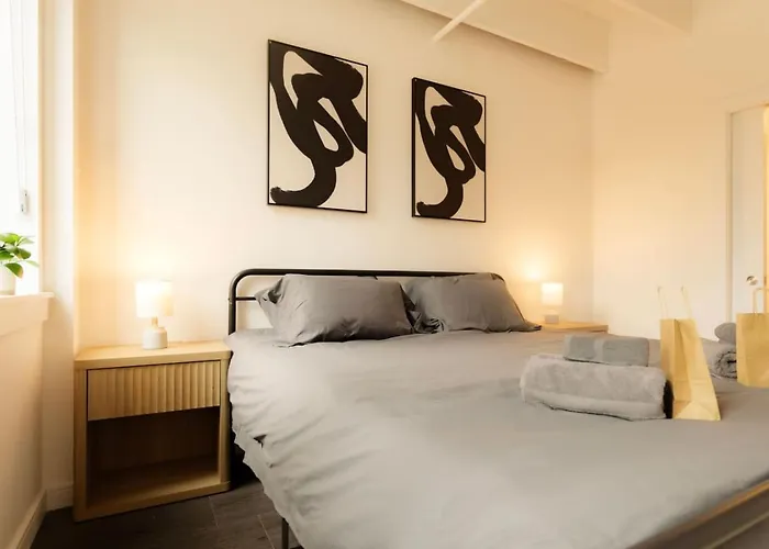 Above The Roots - Classy 1bd Escape