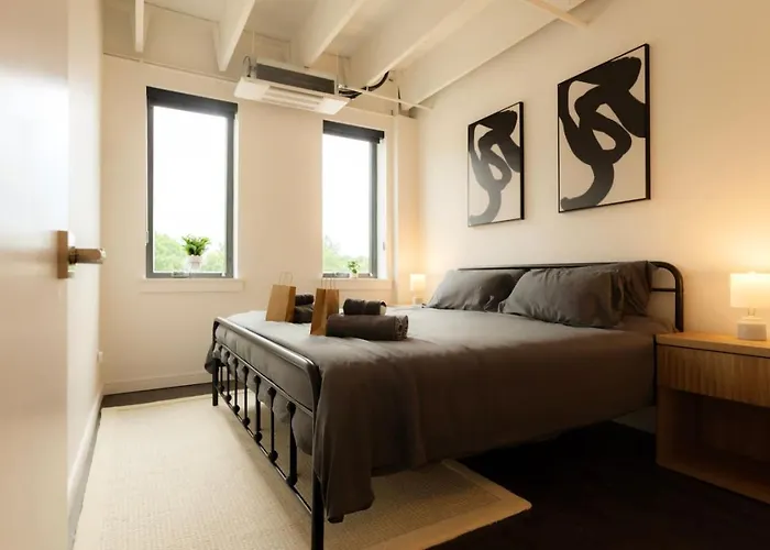 Above The Roots - Classy 1bd Escape *