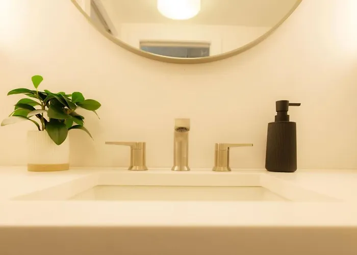 Above The Roots - Classy 1bd Escape Apartment Washington